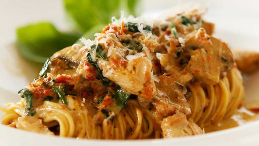 Pasta Pesto with chicken, mushrooms and sundried tomatoes